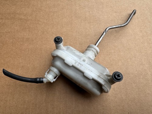 VW Passat 35i B4 Variant Stellventil Heckklappe ZV Stellmotor Kofferraumklappe