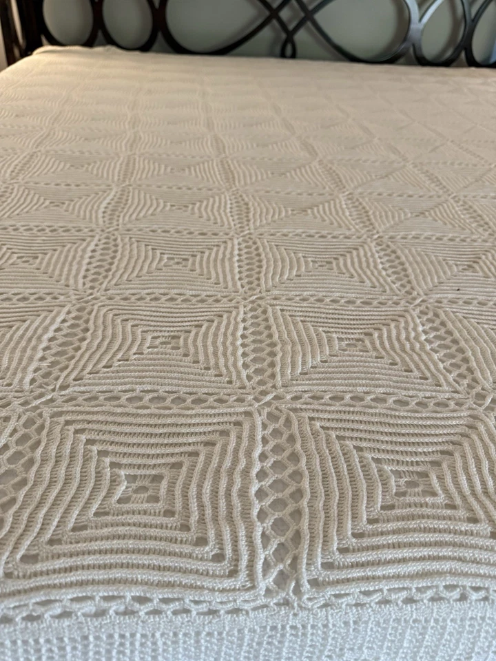 Cama de ganchillo king vintage o toldo topper podría usarse en la parte posterior del sofá/cortina Foto 2 de 4