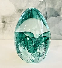 Egg Shaped Green Clear Bullicante Bubble Art Glass Paperweight Signed Vince 94