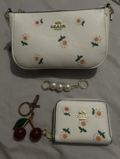 Coach Women s White Floral Zip-Around Wallet ...