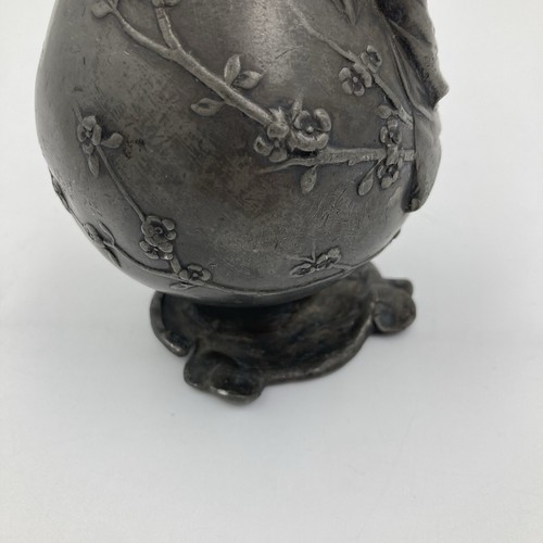 Vintage Zinnvase im orientalischen Stil mit Geisha Relief - 18 cm hoch Blumendekor - Bild 7 von 13
