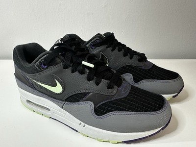Nike Air Max 1 SE Future Swoosh sneakers. Pre-owned excellent condition Size 9