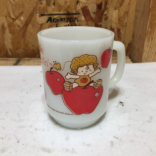 VTG 1980s Apple Dumpling (Strawberry Shortcake) Milk Glass Anchor Hocking Mug