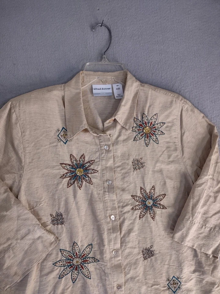 Top de mujer Alfred Dunner 18P pequeño marrón seda floral lentejuelas cuello abotonado Foto 2 de 4