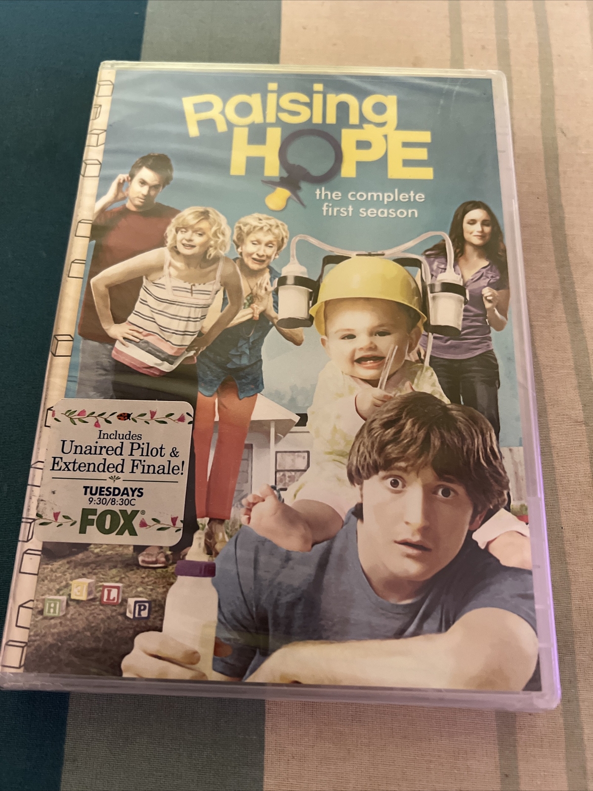 RAISING HOPE : THE COMPLETE FIRST SEASON-DVD-REGION 1 -NEW/SEALED