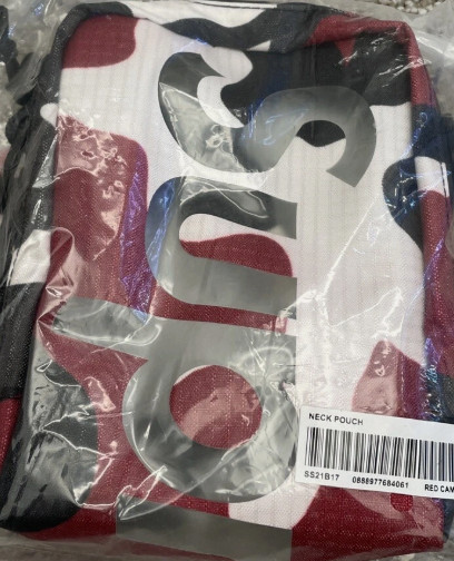 Supreme SS21 Red Camo Neck Pouch