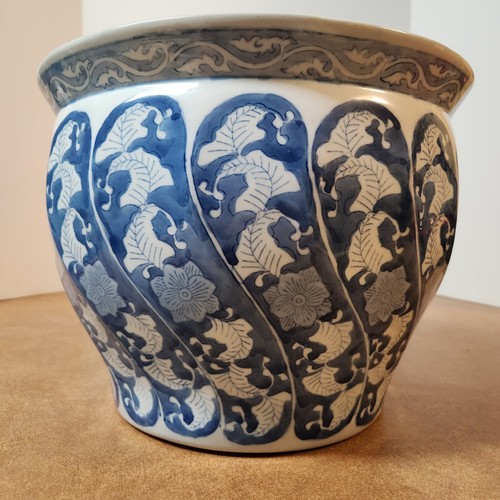 Signed Chinese Oriental Blue & White Planter Pot Vase Flowers & Leaves Pattern - Picture 10 of 14