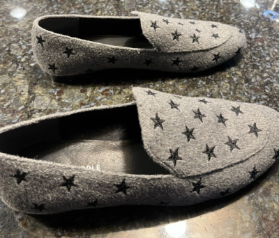 womens size 9 Kenneth Cole Gray Embroidered Slip On Flat  display picture 3