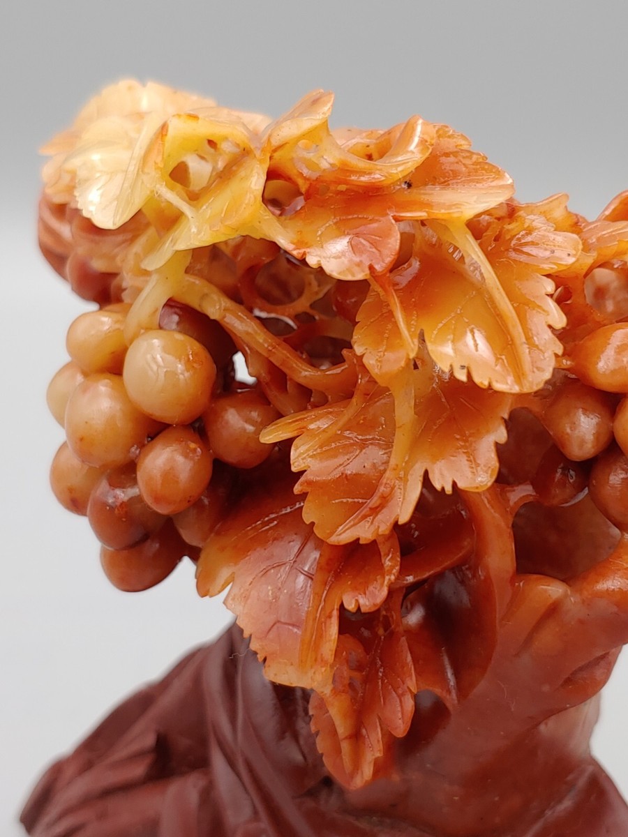 寿山黄芙蓉石透雕满架葡萄Chinese Shoushan Yellow Furong Stone