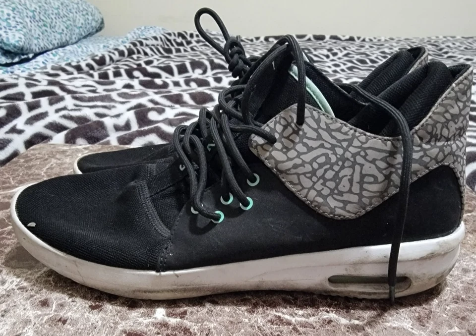 Size 9.5 - Jordan First Class Black Emerald AJ7312-031 Nike Air Jordan Sneakers - Image 4 of 4