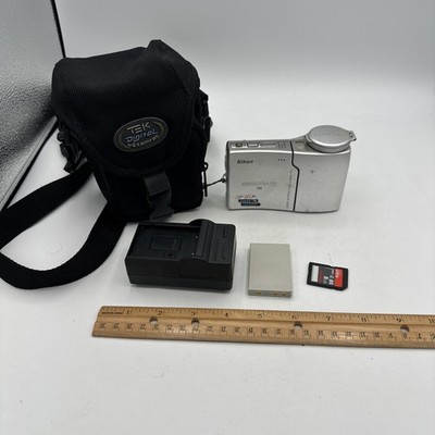 Nikon Coolpix S10 VR Digital Camera Silver W/ Bag And Accessories Tested Working