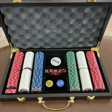 Vegas Classics Poker Chips Dice And Case (no Cards)
