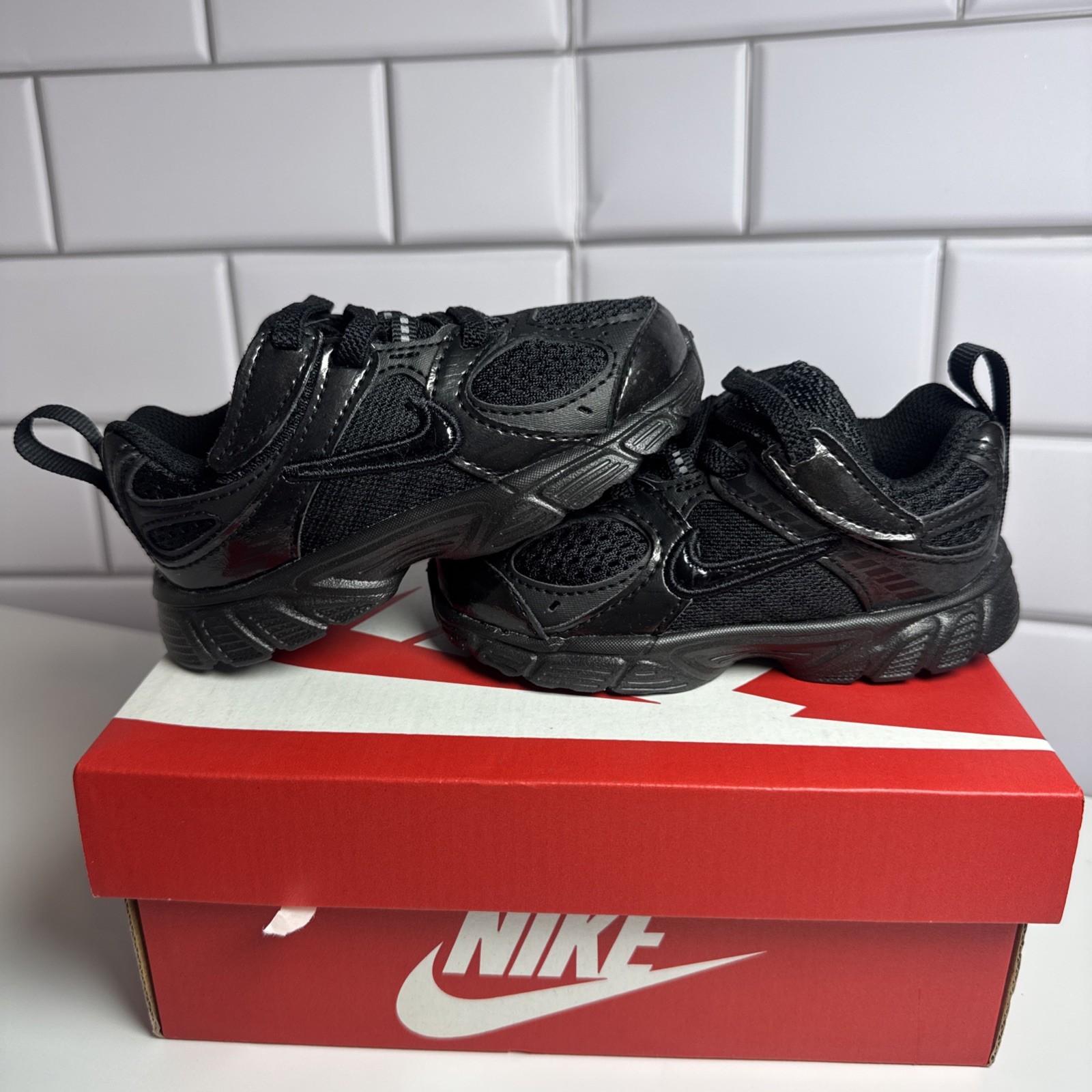 Nike V5 RNR Black Unisex Toddlers Size 6C Boys Girls 