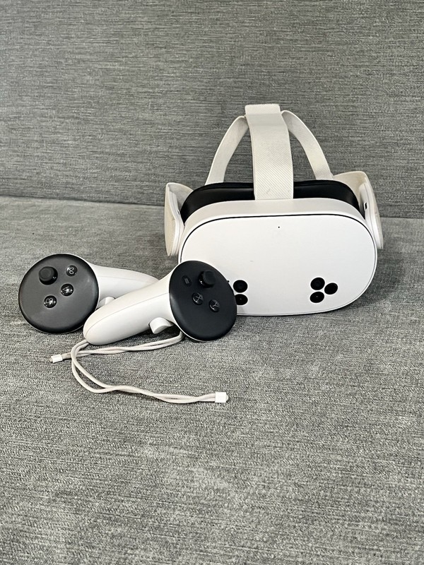 Meta Quest 3s Standalone VR Headset w/ Touch Controllers, White, USB-C