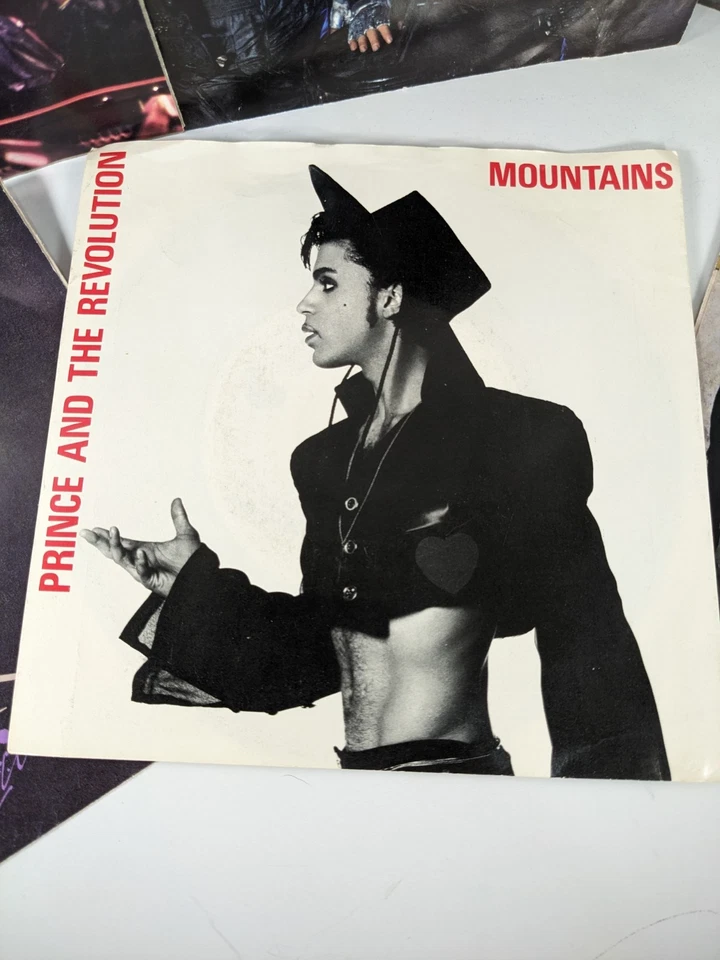 Lot 6 Vintage 45' Rpm  Vinyl Records  Prince, Maddona, ZZ Top, Soul, Rock, Pop  - Image 2 of 4