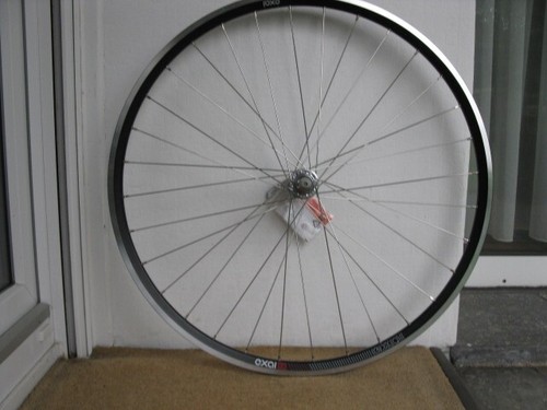 28 Zoll-Vorderrad: silberne Shimano Ultegra-Nabe u. schwarze Exal XR3-Felge, neu - Bild 3 von 11