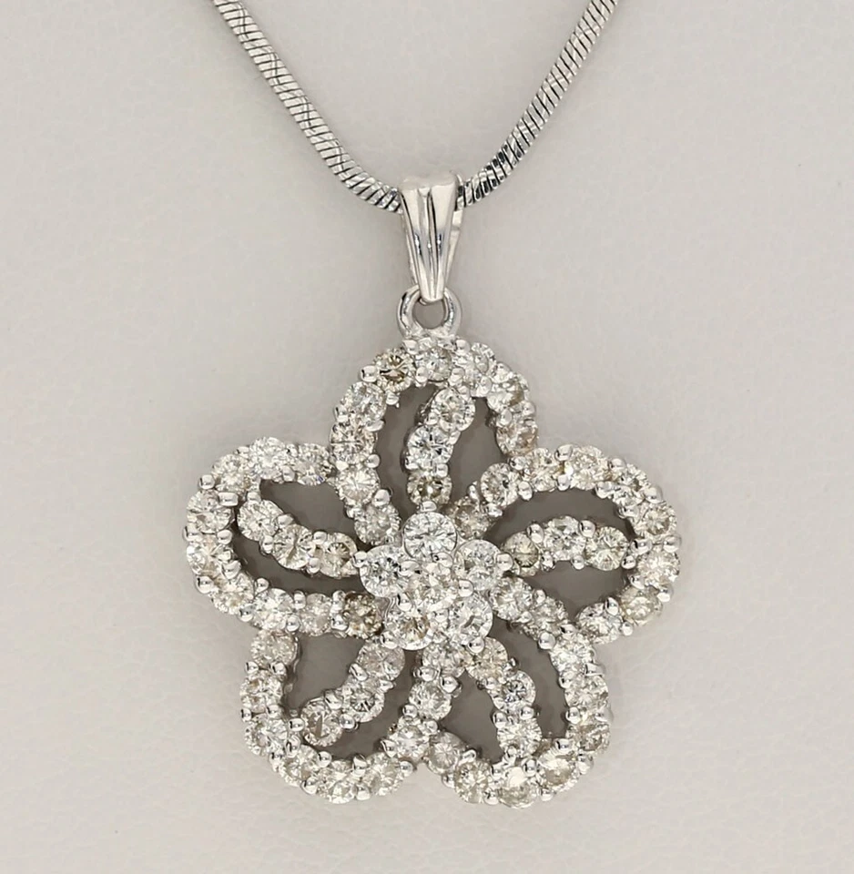 Collar colgante con flores incrustadas de diamantes de 18 quilates cadena de 2,0 quilates en peso de 14 k Foto 2 de 4