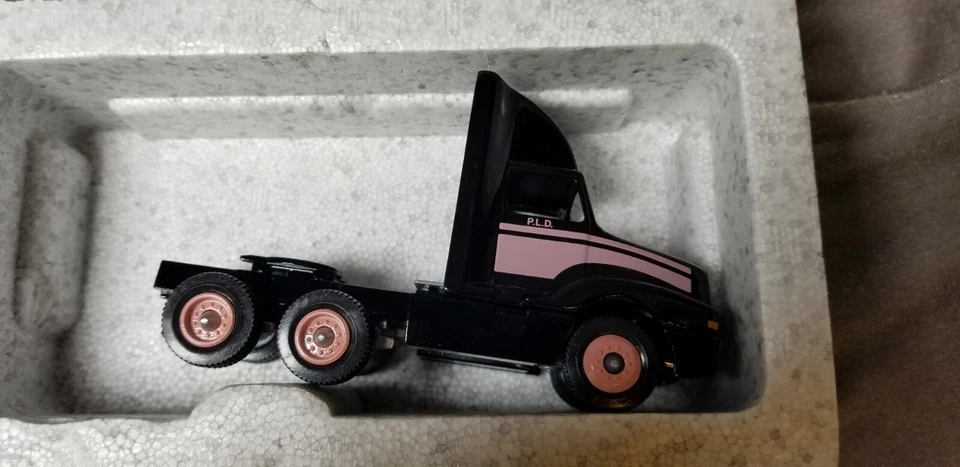 Winross 1991 Chevrolet 80 Years Semi Tractor Dual Trailer Truck 1/64 Diecast - Image 3 of 4