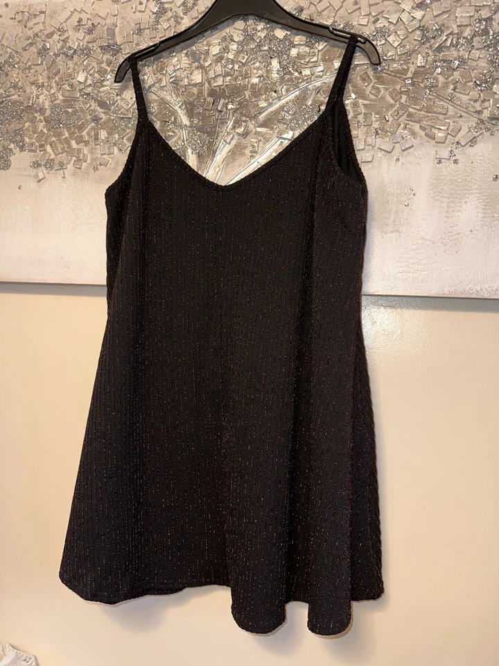 YOURS Women Plus Size  Black with red Glitters V-neck party cami size UK 30-32 - Image 2 of 4