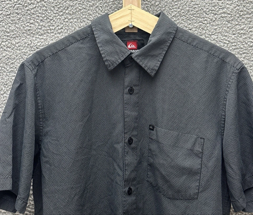 Camisa Quiksilver Para Hombre S Gris Rejilla Fina Manga Corta Bolsillo Abotonado Foto 3 de 4
