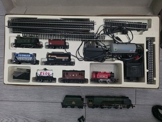 Hornby freight hauler train set & other