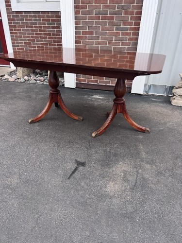STATTON Old Towne Cherry Duncan Dining Room Table With Two Leaves - Picture 2 of 17