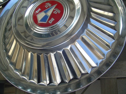 TWO VINTAGE ANTIQUE 1956 HUDSON HORNET SPECIAL SUPER 8 CUSTOM HUBCAP WHEEL COVER - Picture 9 of 11