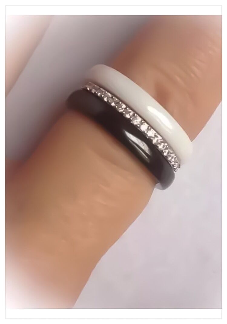 Bagues céramique et argent triple anneau noir et blanc pour femme moderne
