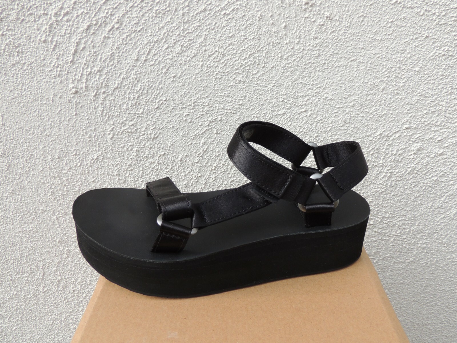 Teva Black Flatform Universal Satin 