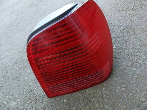 rechtes rotes Rücklicht für VW Polo 6N2