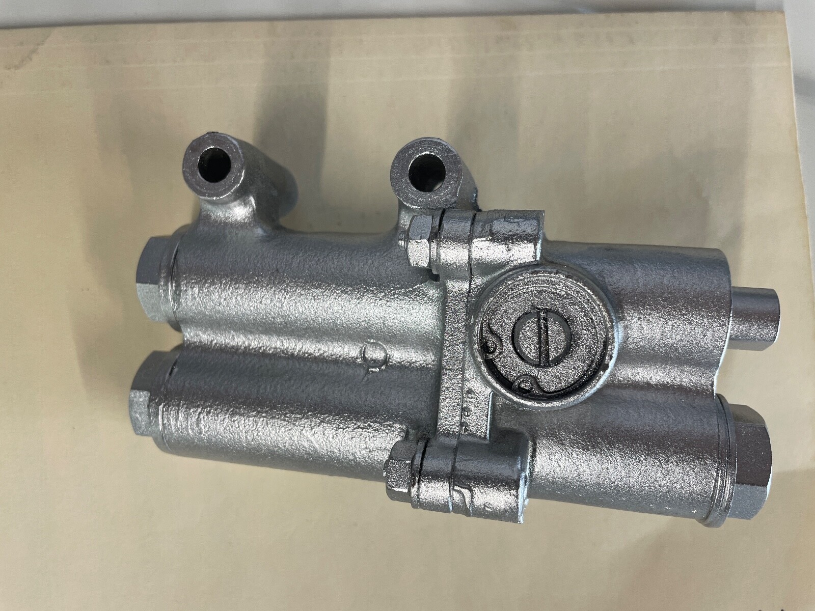ROLLS ROYCE CORNICHE   LEFT HEIGHT CONTROL VALVE FITS  UR18083 1966 TO 1980