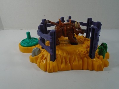 2006 FISHER PRICE GEO TRAX--ROPE 'N RIDE RANCH BUCKING BULL CORRAL (LOOK)