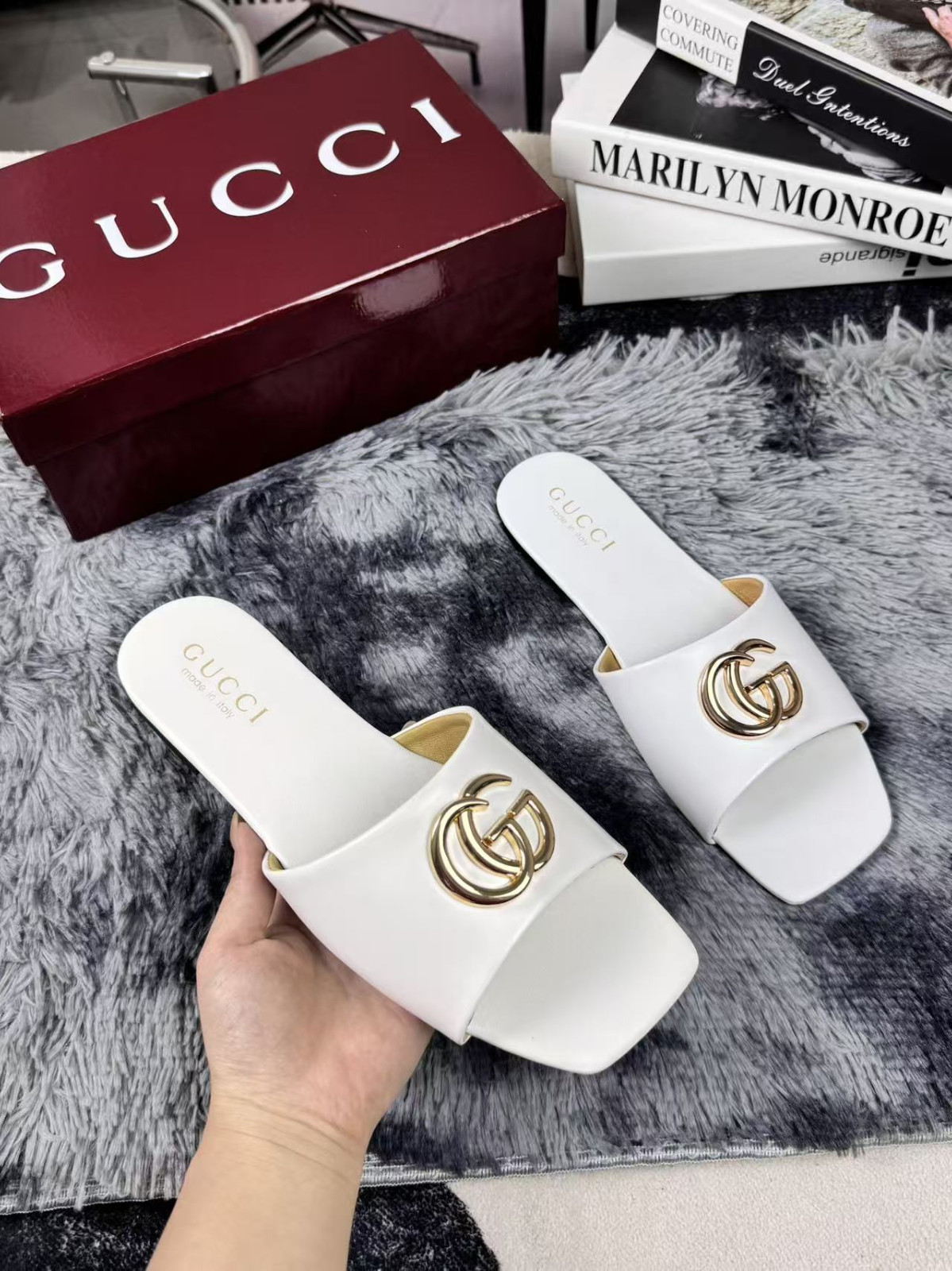 NEW🔥 Gucci GG white leather upper Gold Double G Logo Flat Sandals