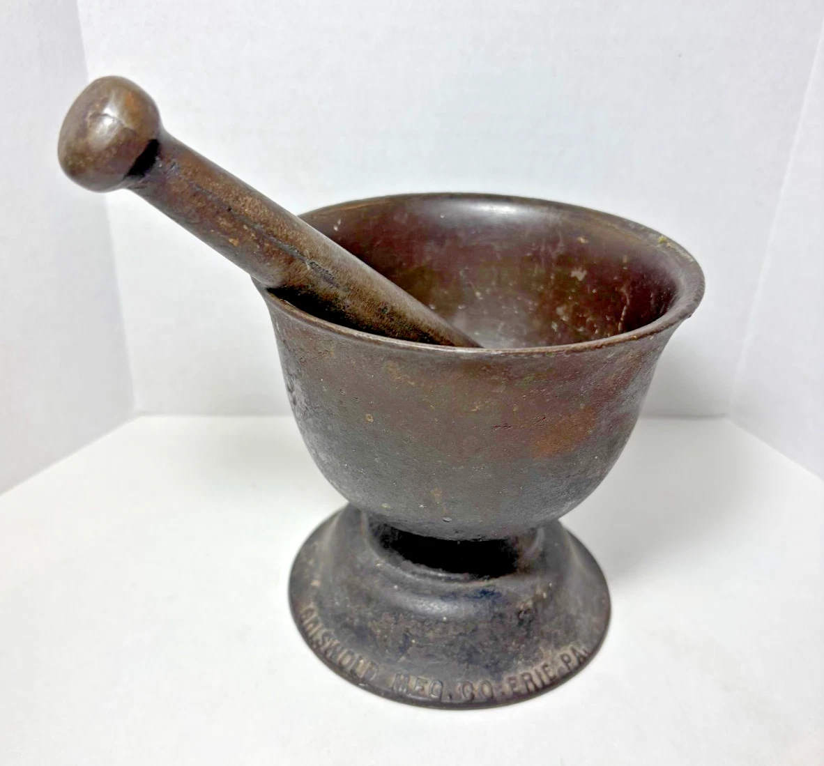 Vintage GRISWOLD cast iron apothocary MORTAR & PESTLE, 4.12 lbs, GUC