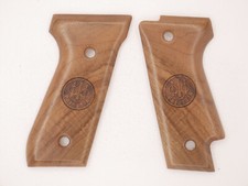 Beretta 92 S Turkish Walnut Grips  flat  logo 