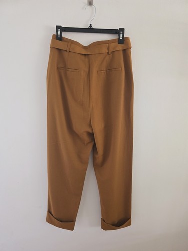 Pantaloni alla caviglia Elizabeth And James Paperbag con cintura pieghettati marrone senape 10 M - Foto 11 di 14