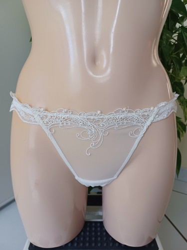 LISE CHARMEL STRING TAILLE 2 MODELE DOLCE DESIR REF ACA0573