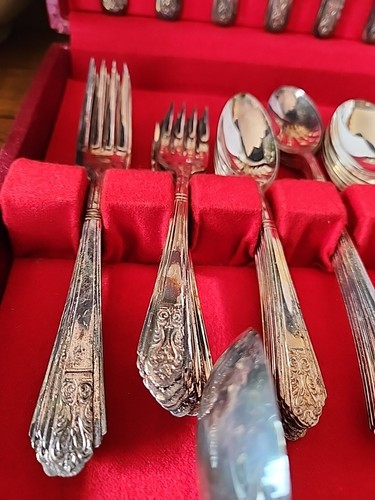 Vintage ROYAL SAXONY SILVER PLATE FLATWARE IN STORAGE CHEST Service For Six - Picture 4 of 9
