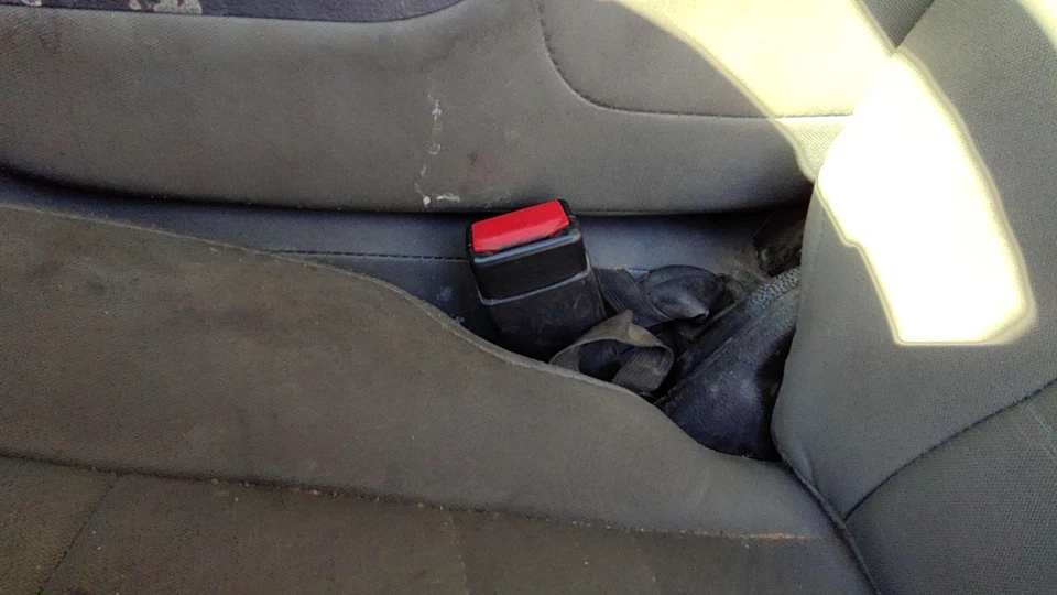 2013-2018 Dodge Ram 4500 левый передний ремень безопасности ресивер пряжка оригинальный серый X8 - Изображение 3 из 4