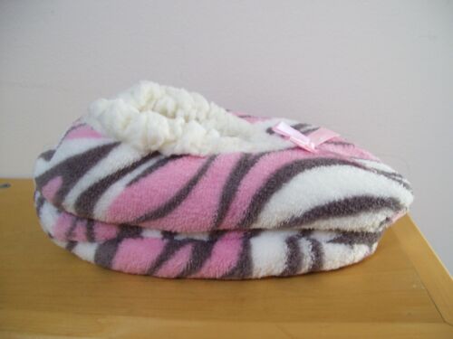 Girls Girl Thing Pink Gray White Zebra Faux Fur Gripper Slipper Socks Sz S/M - Picture 2 of 4