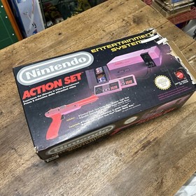 Nintendo Entertainment System NES Action Set Console *Used, boxed* funzionante
