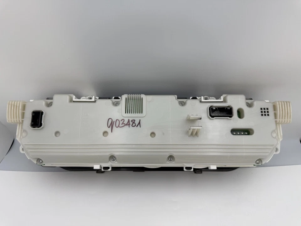 * Cuadro de instrumentos velocímetro 2013 2014 2015 Scion XB 180.718 millas Foto 2 de 3