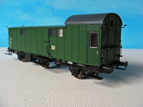 L 334404 Liliput H0 Packwagen 3-achs. Pw3 720-285  der  DR , KKK / NEM | Condition: Gebraucht