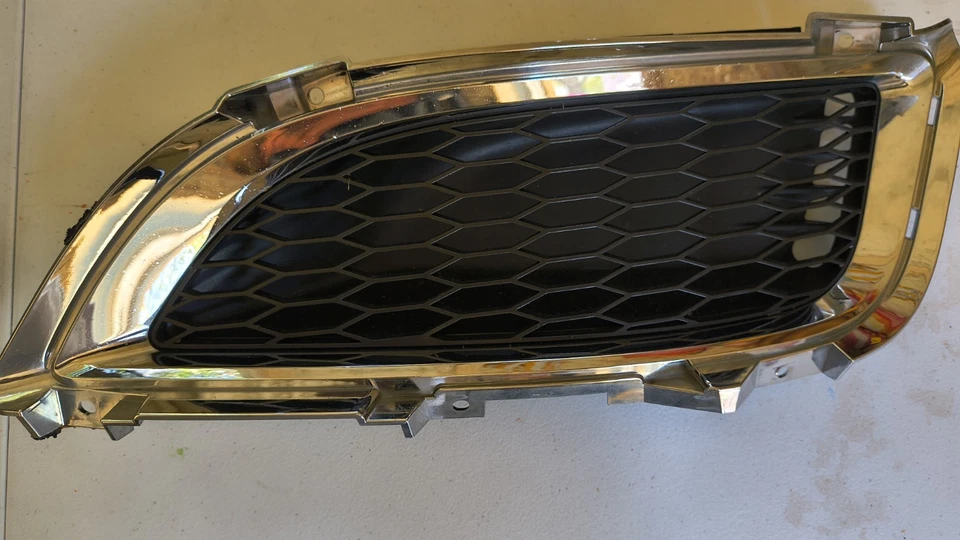 英菲尼迪 Q60 IPL 雾灯删除边框格栅装饰套装原始设备制造商 L 和 R — 第 3/4 张图片