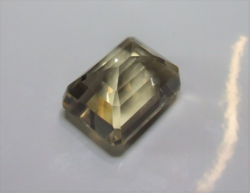 Large Citrine emerald cut gemstone..139.9 carat - Picture 8 of 11