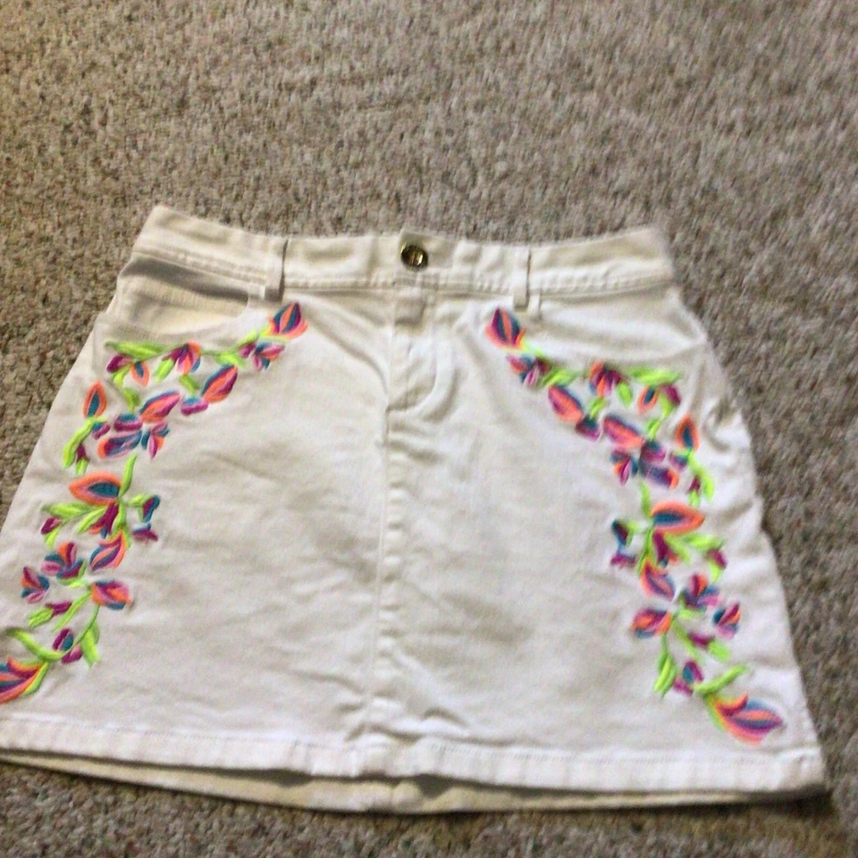 Minifalda Lilly Pulitzer Salli blanca denim bordada colorida Resort Foto 3 de 4
