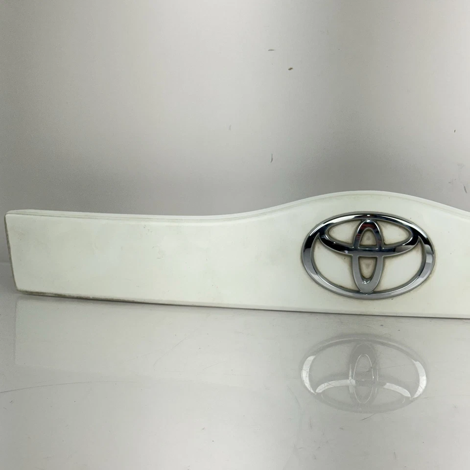 2004 2005 - 2009 Toyota Prius Tailgate Liftgate Trim Handle Garnish White OEM - Imagem 3 de 4