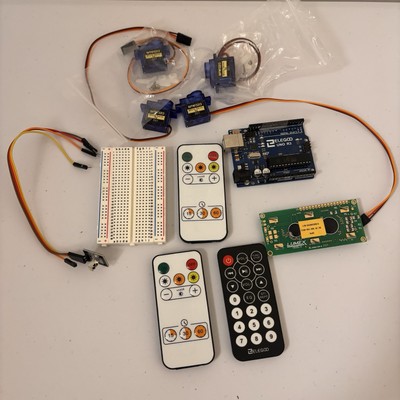 Elegoo Uno R3 & Lumex Board w/remote & Smraza Micro Servo 9g S51 - Mixed