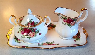 Royal Albert Old Country Roses Creamer  Sugar With Lid on Tray Nice