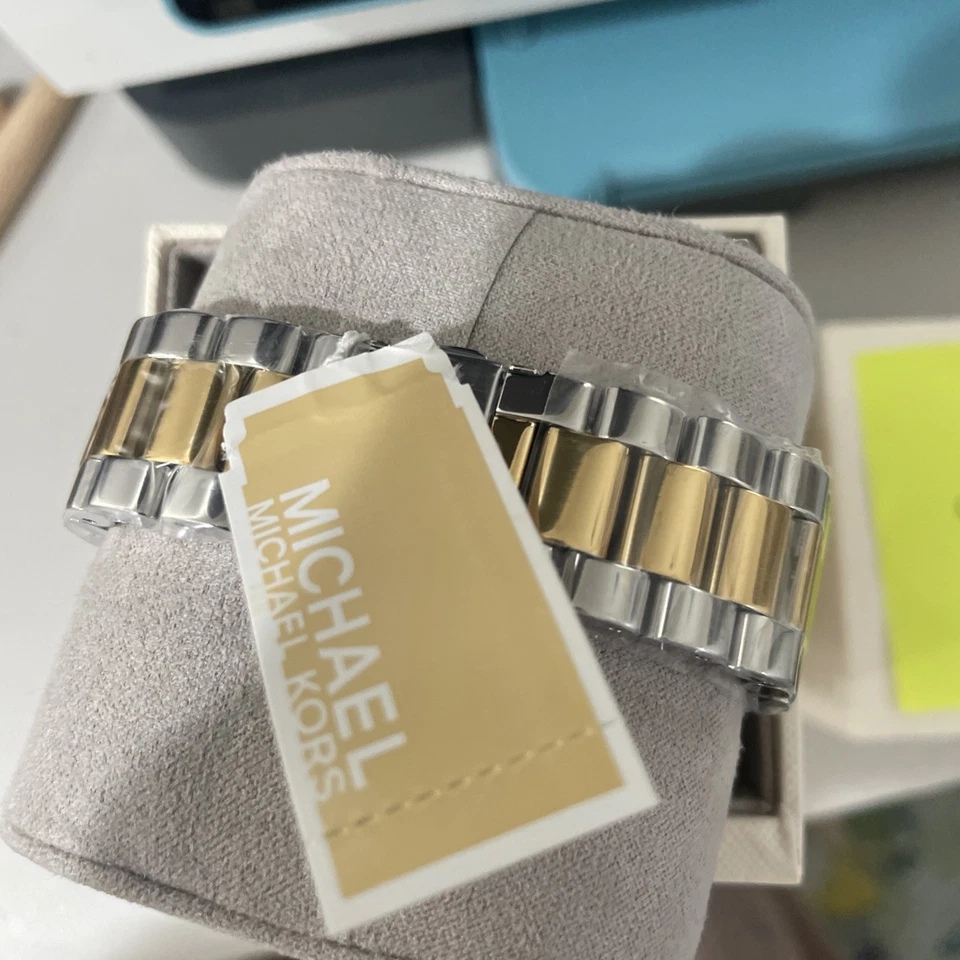 Michael Kors Bradshaw MK5976 Wristwatch for Men - Image 4 of 4